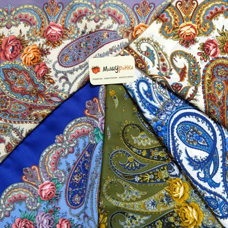 Русский шерстяной платок с традиционным узором